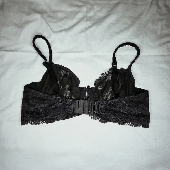 Victoria's Secret Elegant Black Flattering Design Lace Bra - Picture 3 of 7